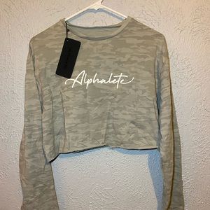 NWT Alphalete Cropped Camo Women’s Shirt